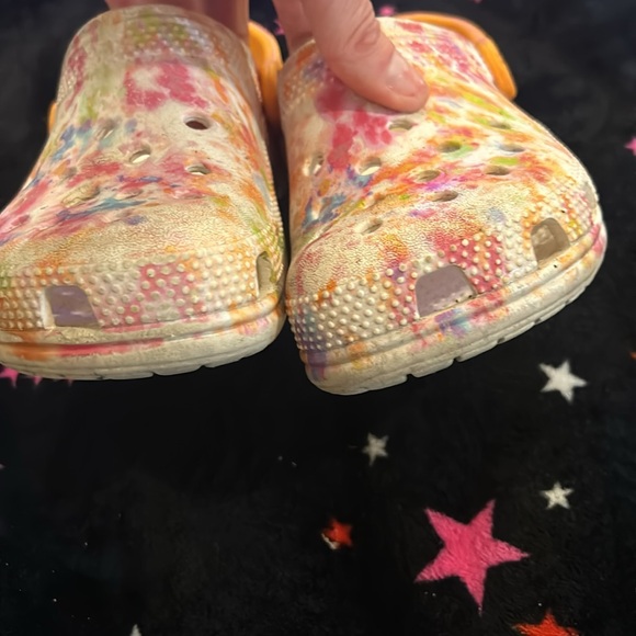 Size 11 toddler girl, multicolor crocs, good condition - Picture 5 of 5
